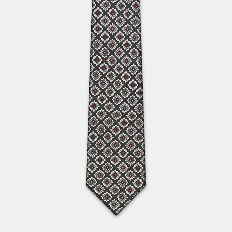 Silk tie n°137 on a white ceremony shirt.