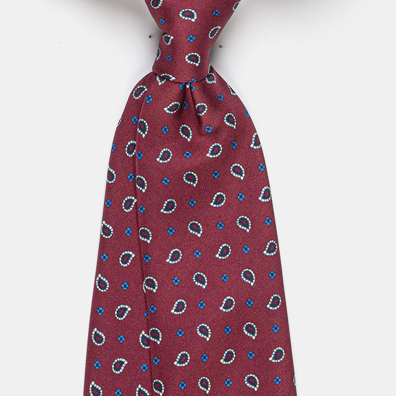 A Silk tie with a Windsor knot, perfect for a white ceremony shirt.