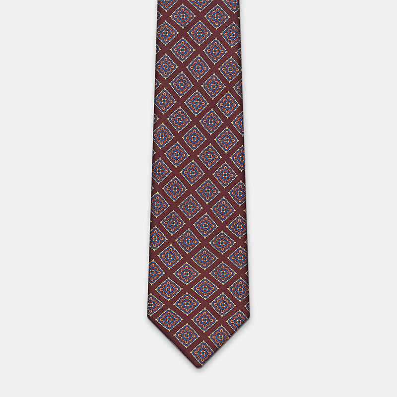 Silk tie, n°137 with geometric design for a white ceremony shirt background.