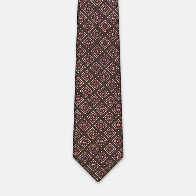 Silk tie n°137 on a white ceremony shirt background.