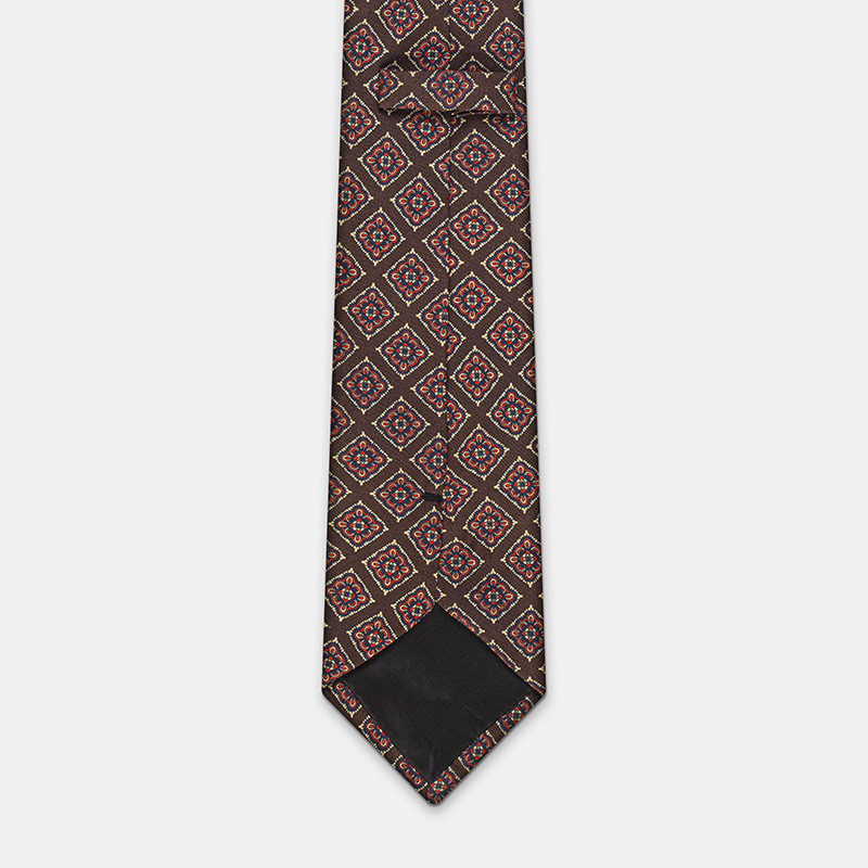 Silk tie n°137 on a white ceremony shirt background.